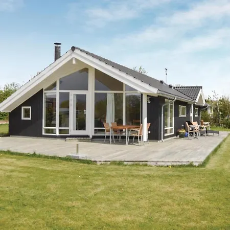 Three-bedroom Holiday In